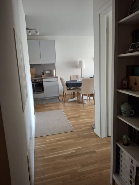 Nachmieter Neubauwohnung 2 Zi. Parkett 14qm Balkon — photo 1
